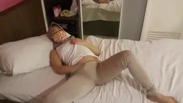 ABG Hijab Masker Bunga Sange Gila Memek Basah Ngentot