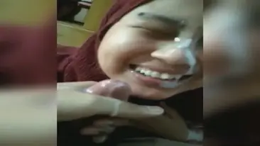 Bokep Indo Cewek Jilbab Coklat Dapat Facial Croot di Muka Viral HD 2025