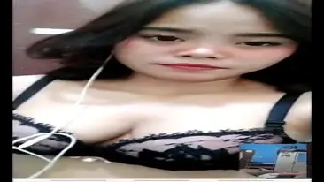 Cewek VCS Pipis Sambil Colmek Memek Basah Becek Hot